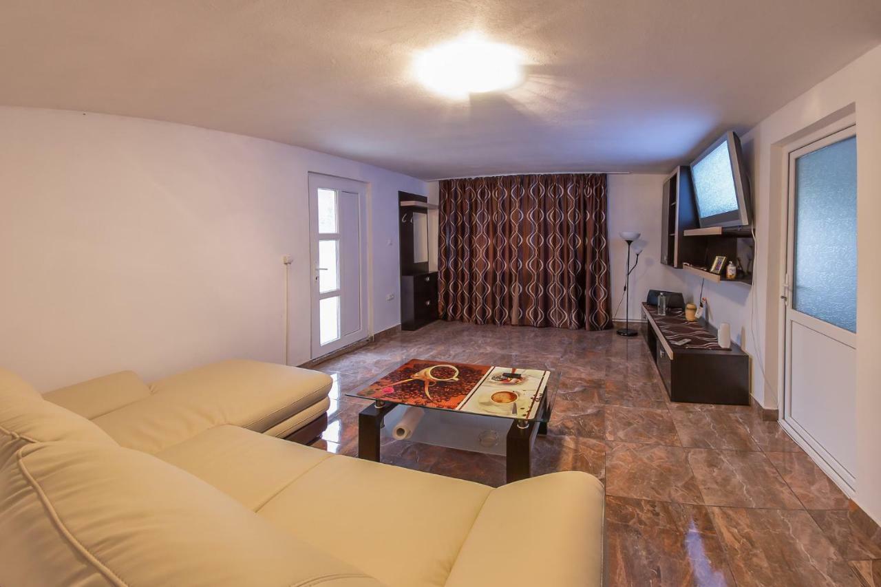 Casa De Vacanta Jeny Novaci-Străini Extérieur photo