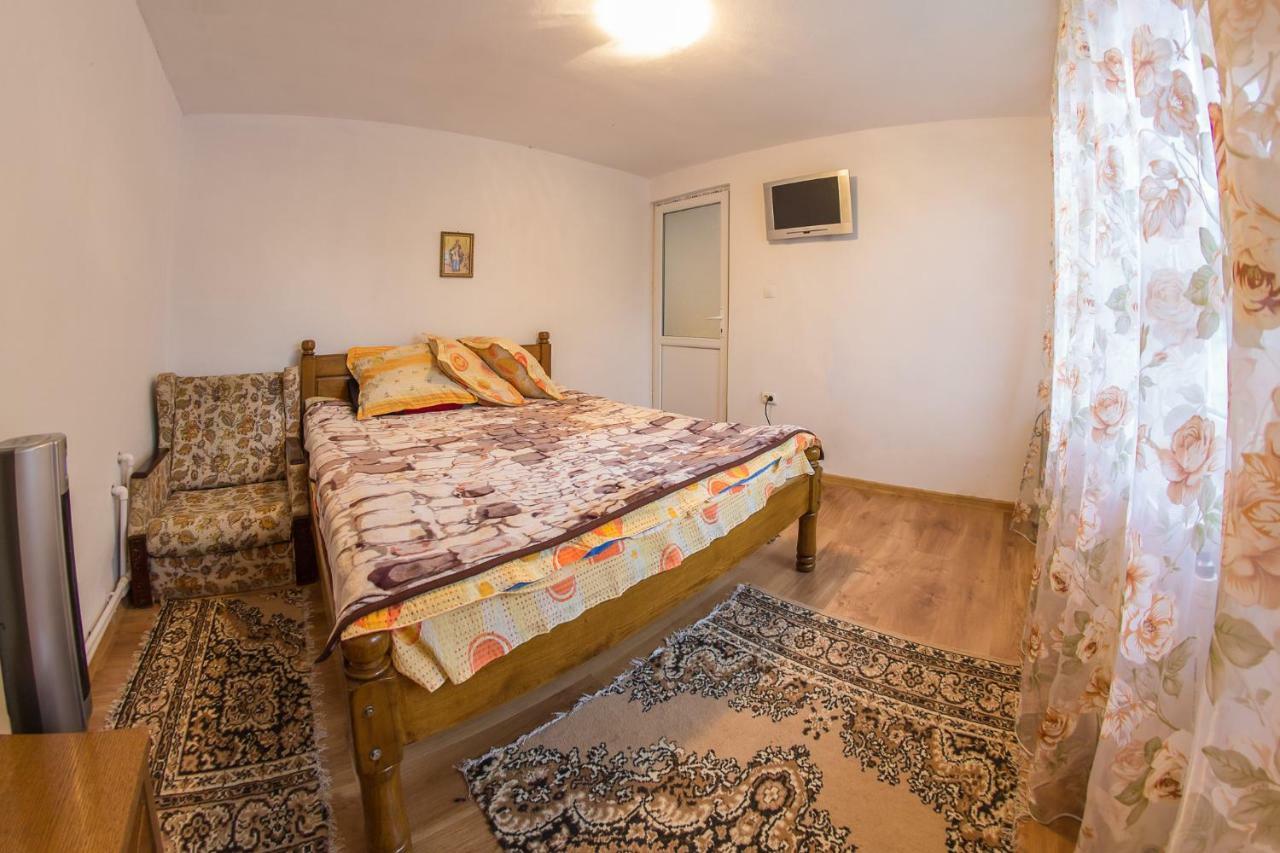 Casa De Vacanta Jeny Novaci-Străini Extérieur photo