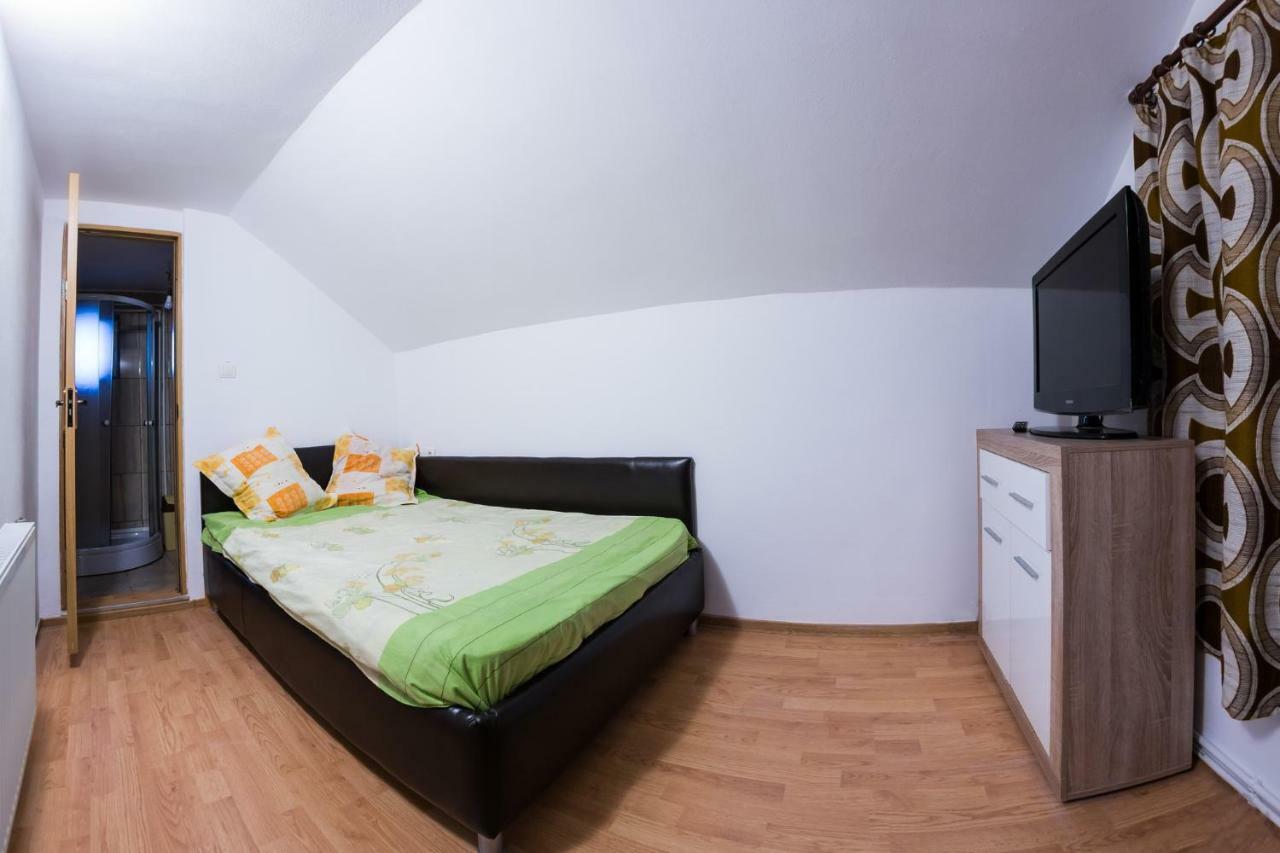 Casa De Vacanta Jeny Novaci-Străini Extérieur photo