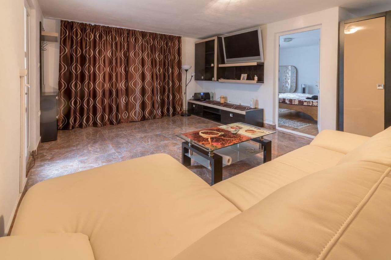 Casa De Vacanta Jeny Novaci-Străini Extérieur photo