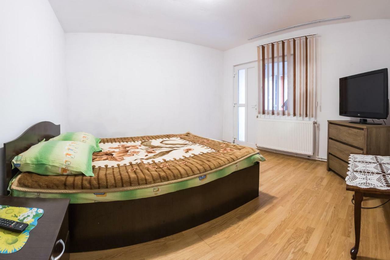 Casa De Vacanta Jeny Novaci-Străini Extérieur photo