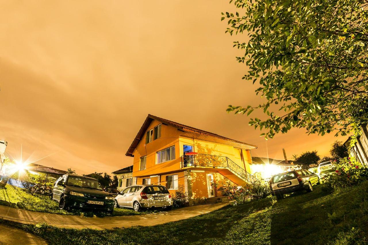 Casa De Vacanta Jeny Novaci-Străini Extérieur photo