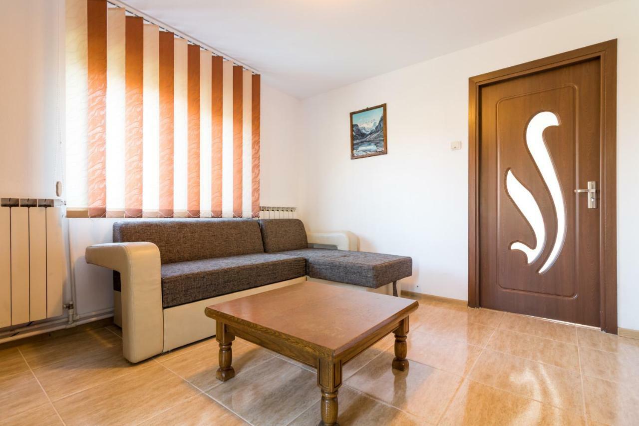 Casa De Vacanta Jeny Novaci-Străini Extérieur photo