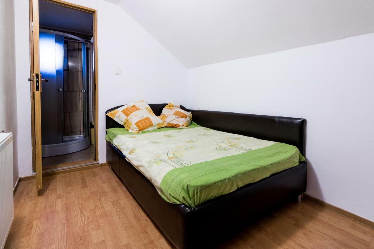 Casa De Vacanta Jeny Novaci-Străini Extérieur photo
