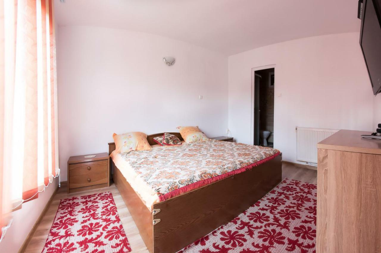 Casa De Vacanta Jeny Novaci-Străini Extérieur photo